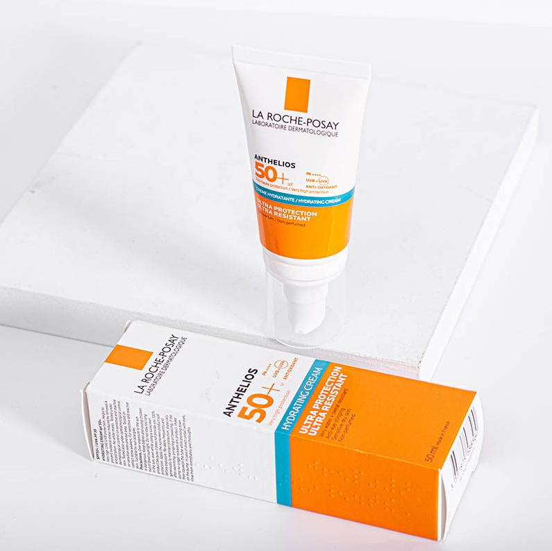 La Roche-Posay UVMUNE 400 SPF50+ hydrating sun cream for dry, sensitive skin with broad-spectrum UV protection and ultra-moisturizing formula.